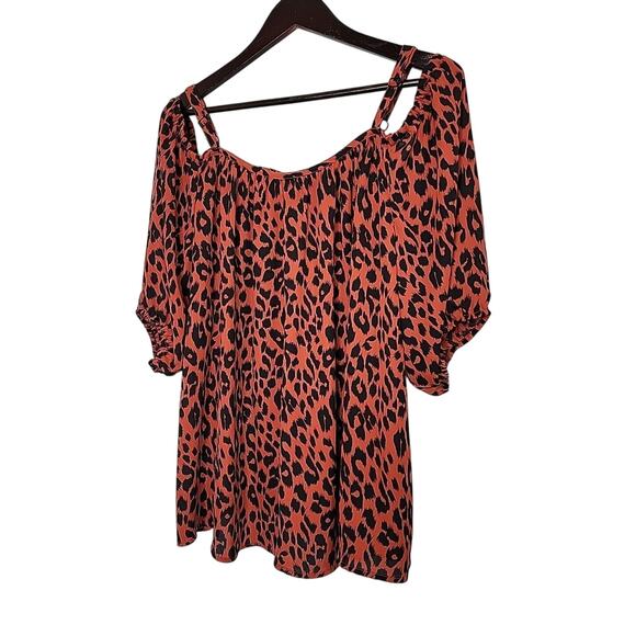 Torrid Women's Plus Leopard Red Off Shoulder Short Sleeve Shirt Size 2 EUC - Picture 2 of 8